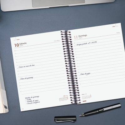 AGENDA 2026 BASIC OPAQUE E10 155X212MM DIA PAGINA BURDEOS FINOCAM 742917426